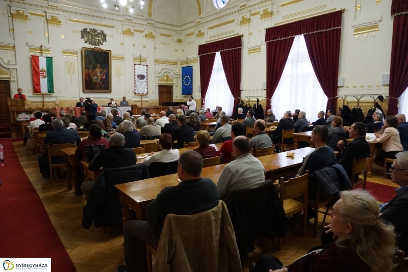 Véradó ünnepség a Megyeházán