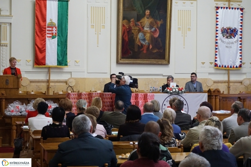 Véradó ünnepség a Megyeházán