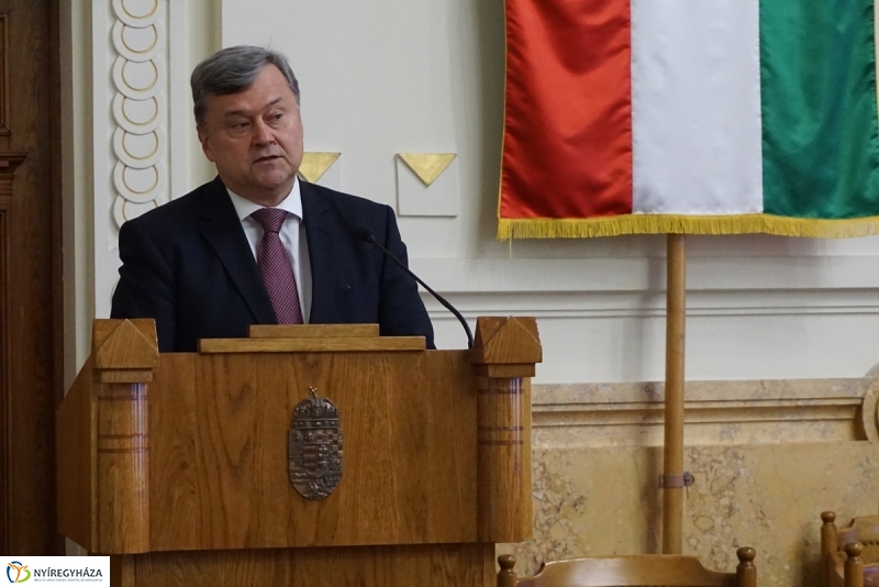 Véradó ünnepség a Megyeházán