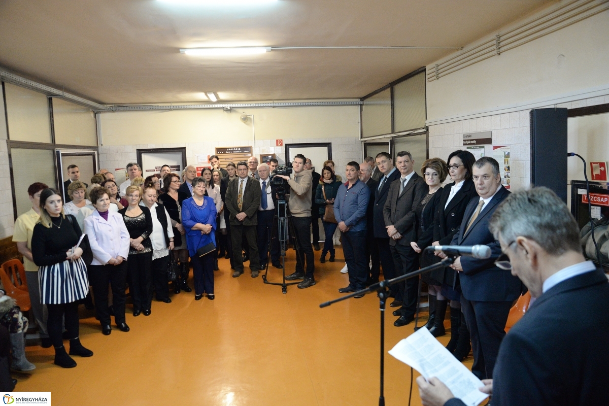 Dr. Mohácsi László emléktáblájának avatása - fotó Trifonov Éva