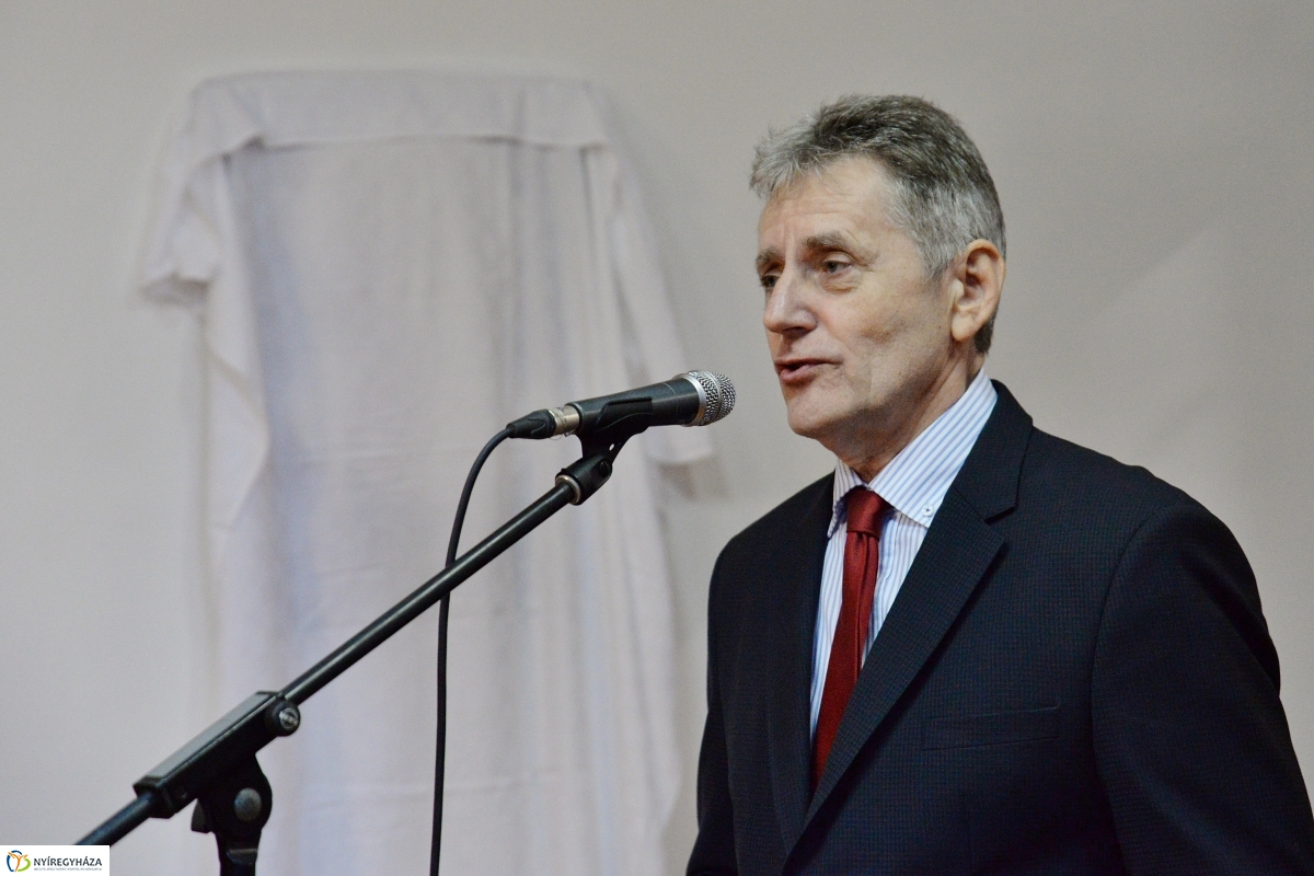 Dr. Mohácsi László emléktáblájának avatása - fotó Trifonov Éva