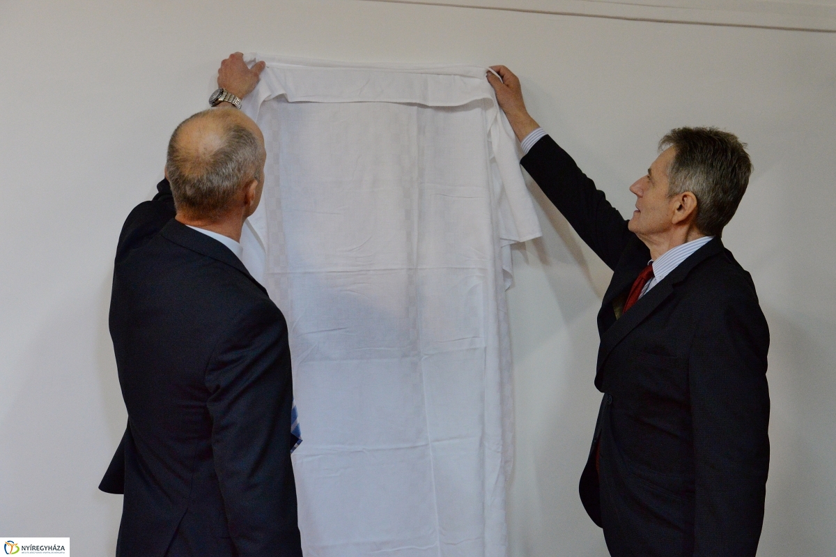 Dr. Mohácsi László emléktáblájának avatása - fotó Trifonov Éva