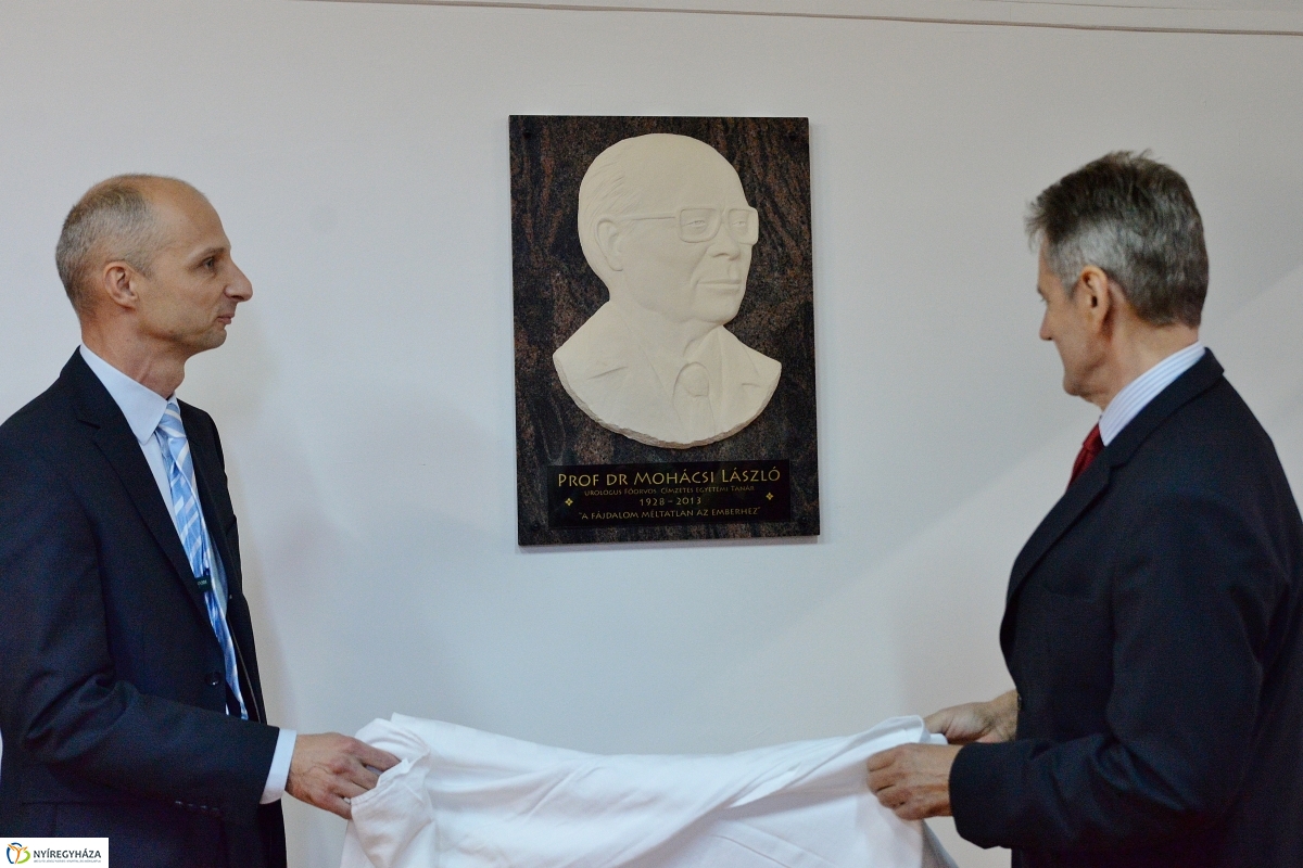 Dr. Mohácsi László emléktáblájának avatása - fotó Trifonov Éva