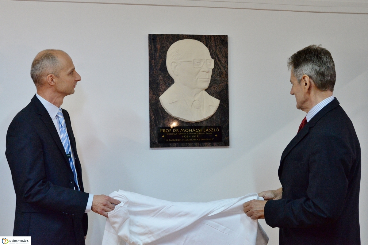Dr. Mohácsi László emléktáblájának avatása - fotó Trifonov Éva