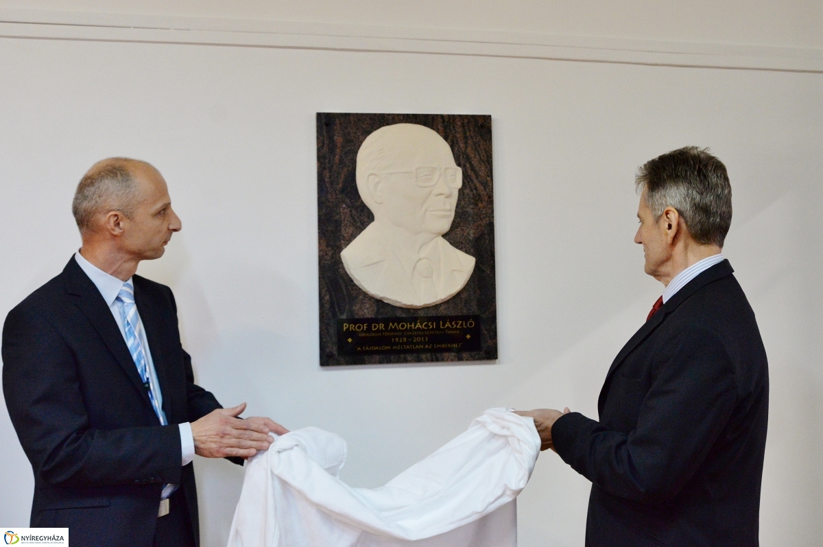 Dr. Mohácsi László emléktáblájának avatása - fotó Trifonov Éva