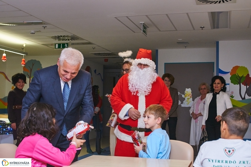 Mikulás a kórházban