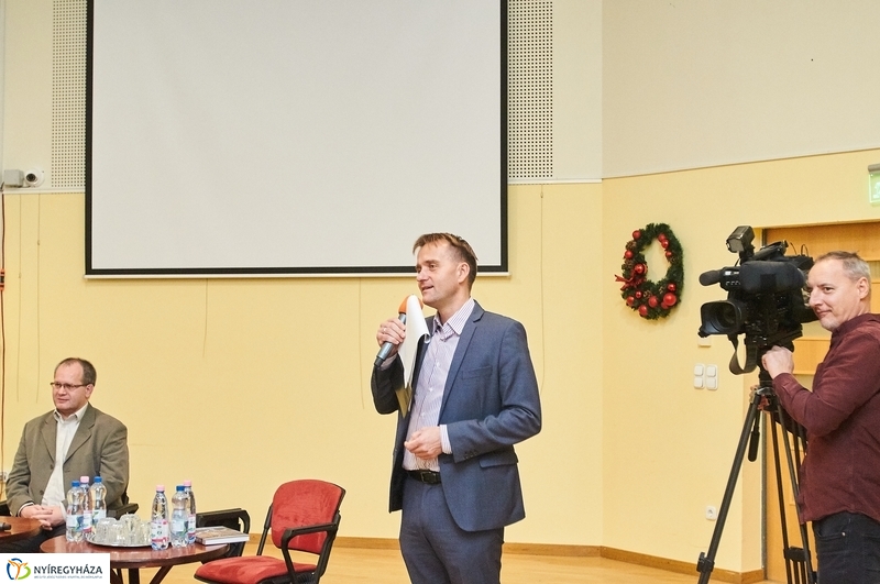 Ilyés Gábor könyvbemutatója a könyvtárban