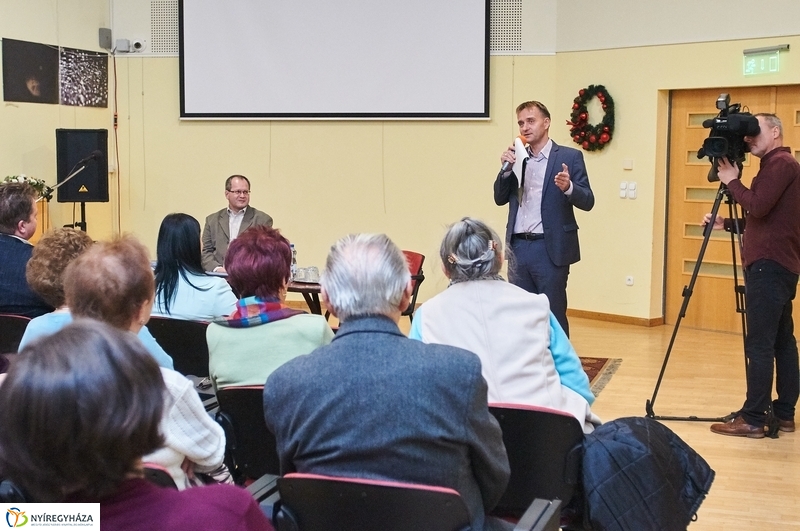 Ilyés Gábor könyvbemutatója a könyvtárban