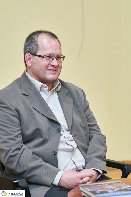 Ilyés Gábor könyvbemutatója a könyvtárban