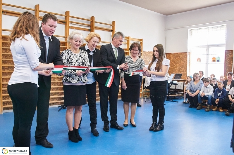 Tornaszoba átadás a rozsréti általános iskolában