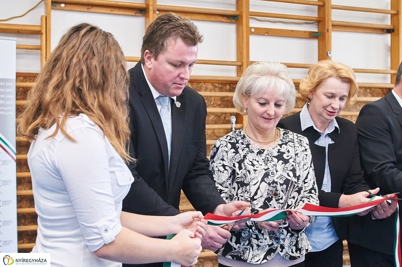 Tornaszoba átadás a rozsréti általános iskolában