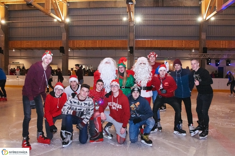 Mikulás a jégpályán