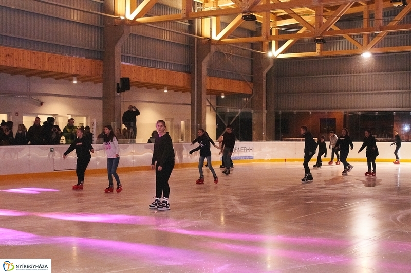 Mikulás a jégpályán
