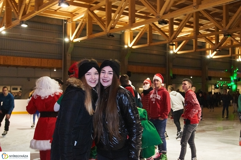 Mikulás a jégpályán