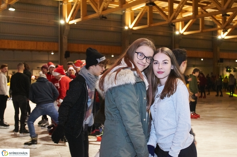 Mikulás a jégpályán