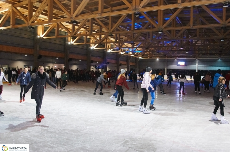 Mikulás a jégpályán