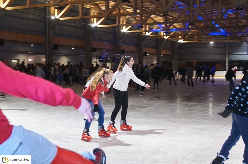 Mikulás a jégpályán