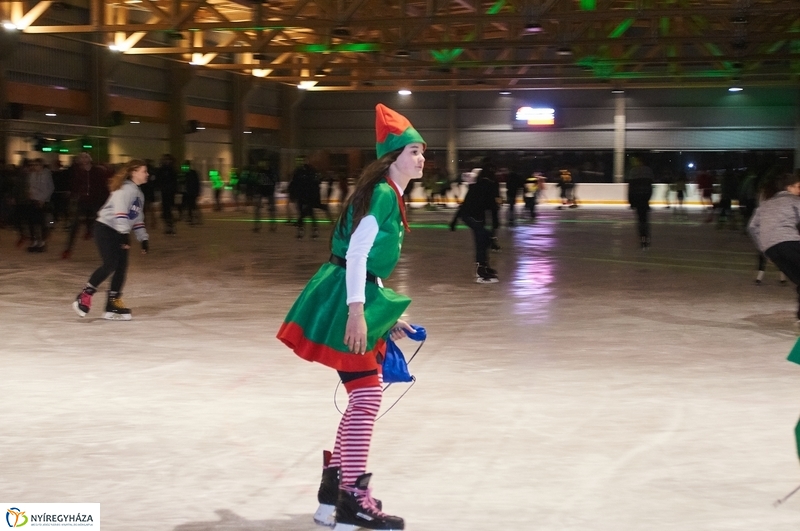 Mikulás a jégpályán