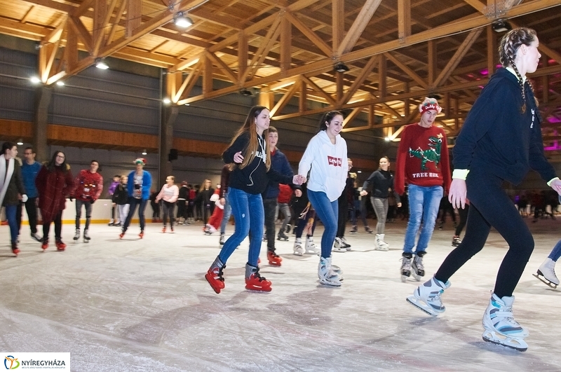 Mikulás a jégpályán