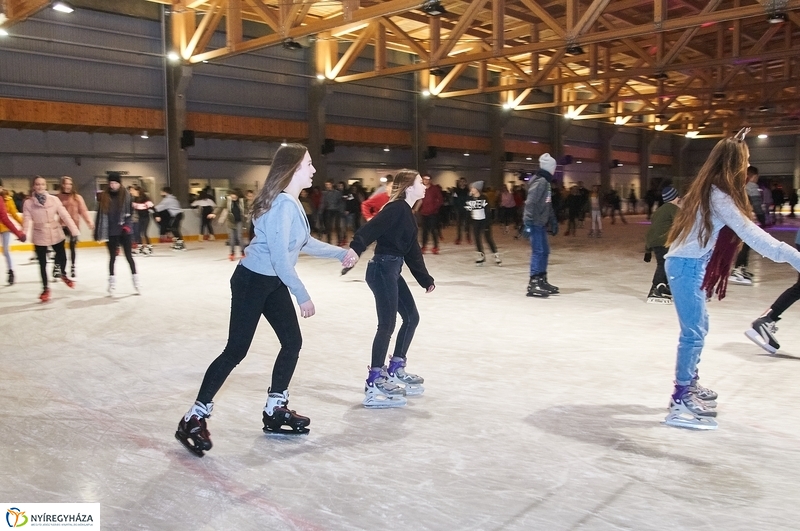 Mikulás a jégpályán