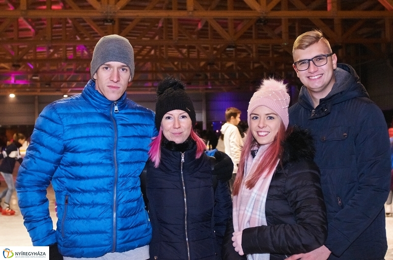 Mikulás a jégpályán