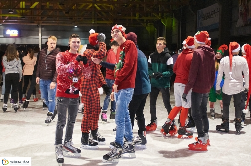Mikulás a jégpályán