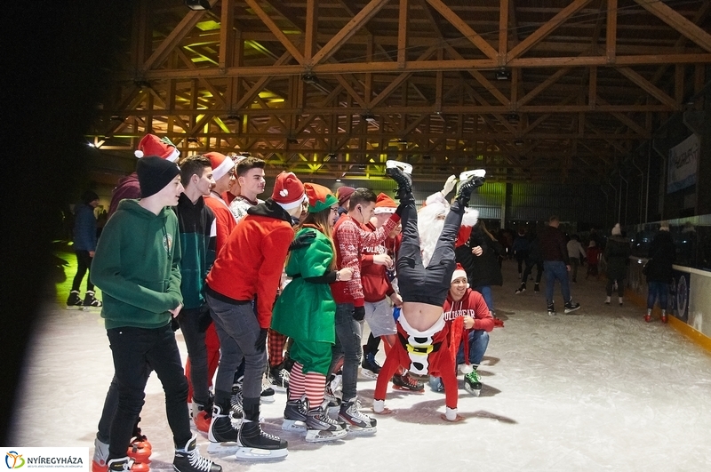 Mikulás a jégpályán