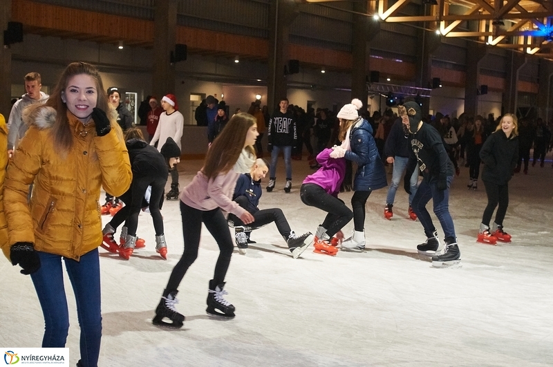 Mikulás a jégpályán