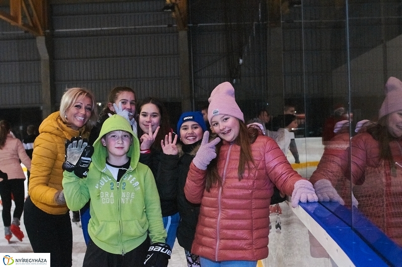 Mikulás a jégpályán