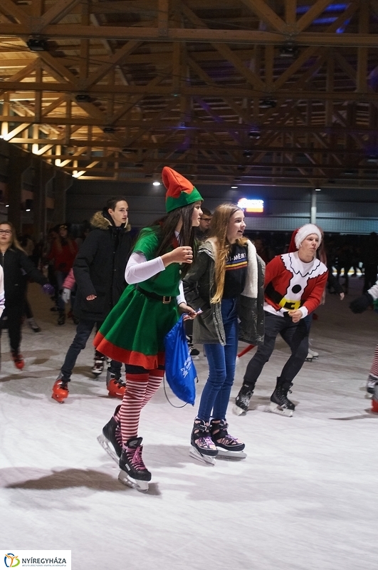 Mikulás a jégpályán