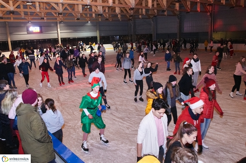 Mikulás a jégpályán