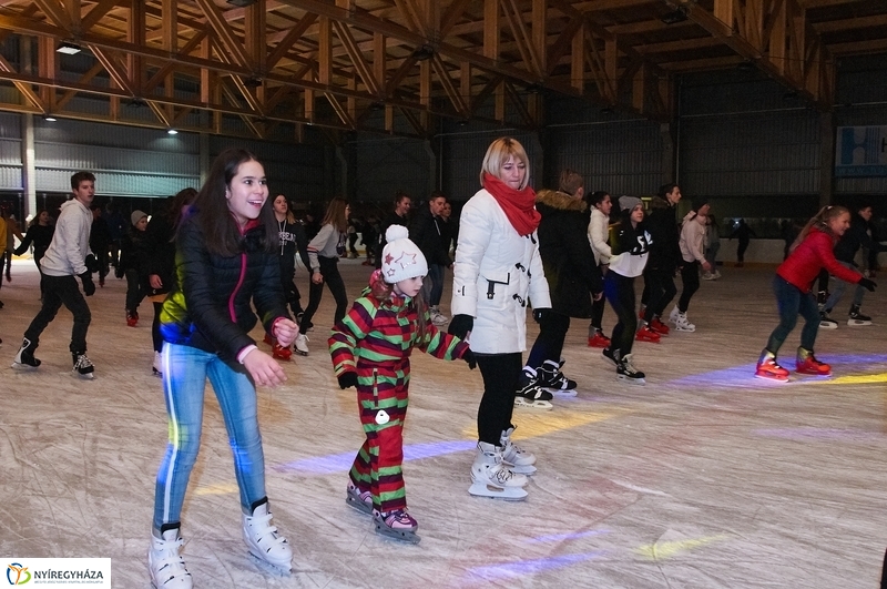 Mikulás a jégpályán