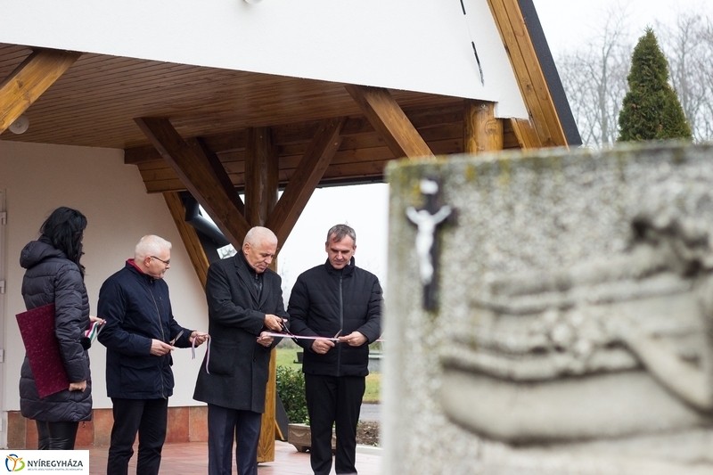 Felújított ravatalozó átadása Borbányán