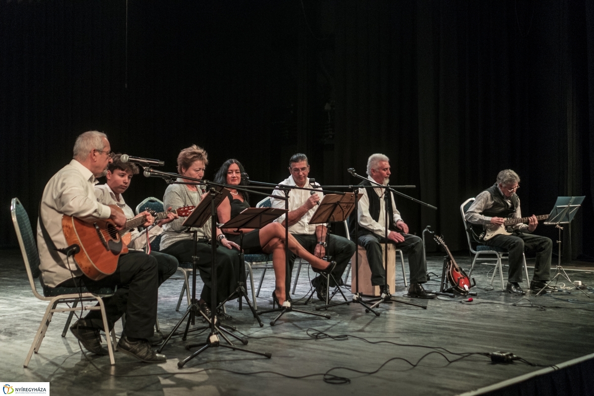 Karácsonyi műsor és ajándákosztás a VMKK-ban - fotó Kohut Árpád