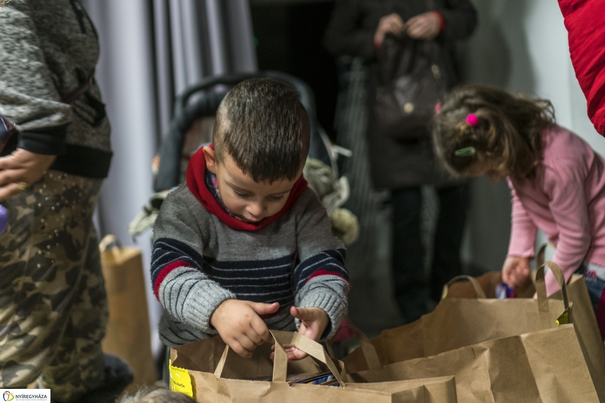 Karácsonyi műsor és ajándákosztás a VMKK-ban - fotó Kohut Árpád