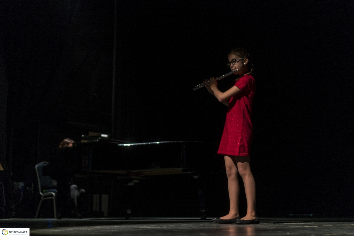 Karácsonyi műsor és ajándákosztás a VMKK-ban - fotó Kohut Árpád