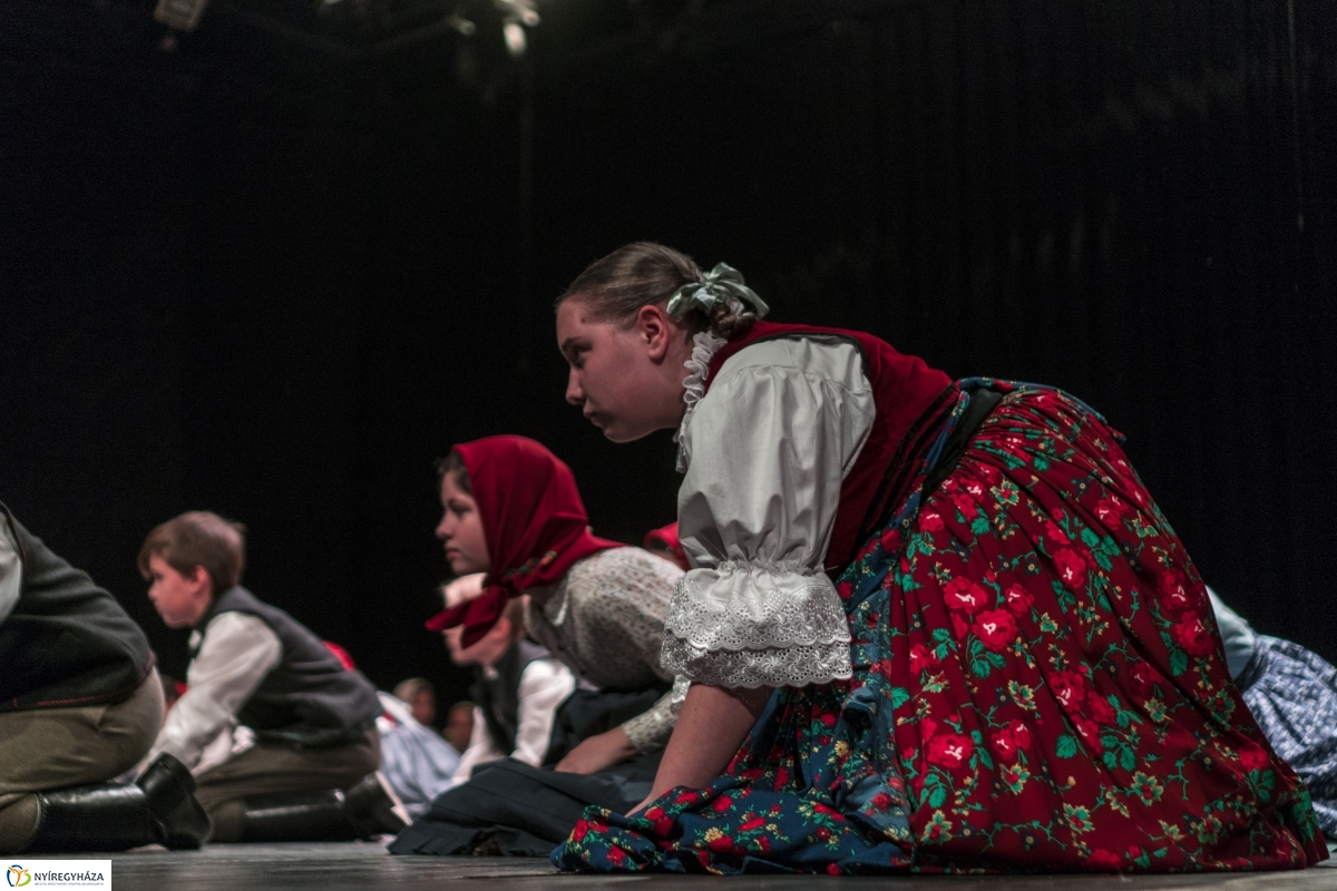 Karácsonyi műsor és ajándákosztás a VMKK-ban - fotó Kohut Árpád