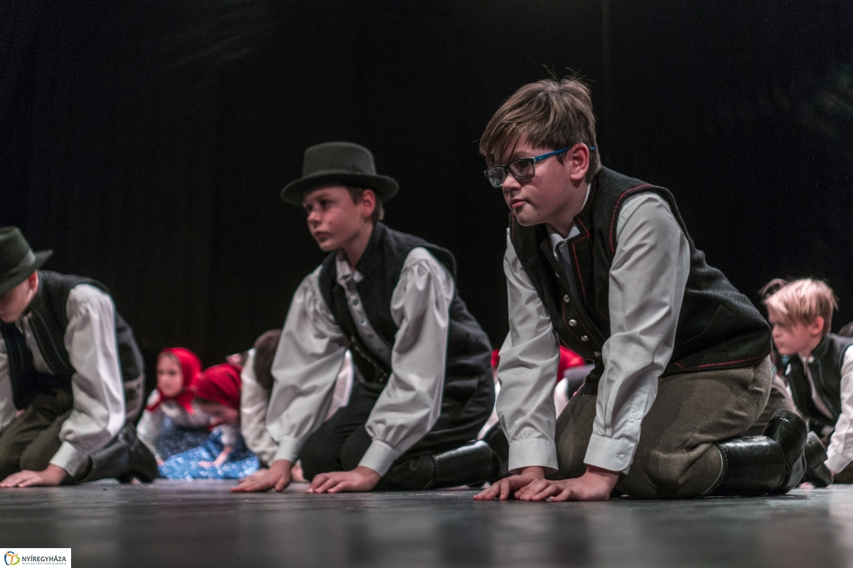 Karácsonyi műsor és ajándákosztás a VMKK-ban - fotó Kohut Árpád