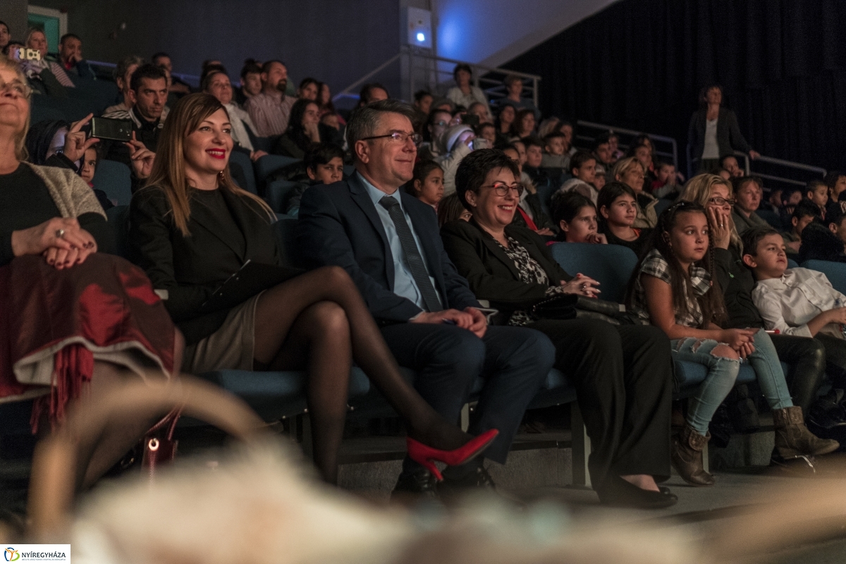 Karácsonyi műsor és ajándákosztás a VMKK-ban - fotó Kohut Árpád