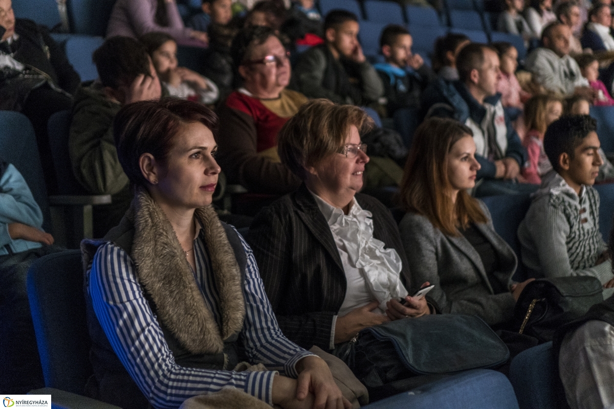 Karácsonyi műsor és ajándákosztás a VMKK-ban - fotó Kohut Árpád