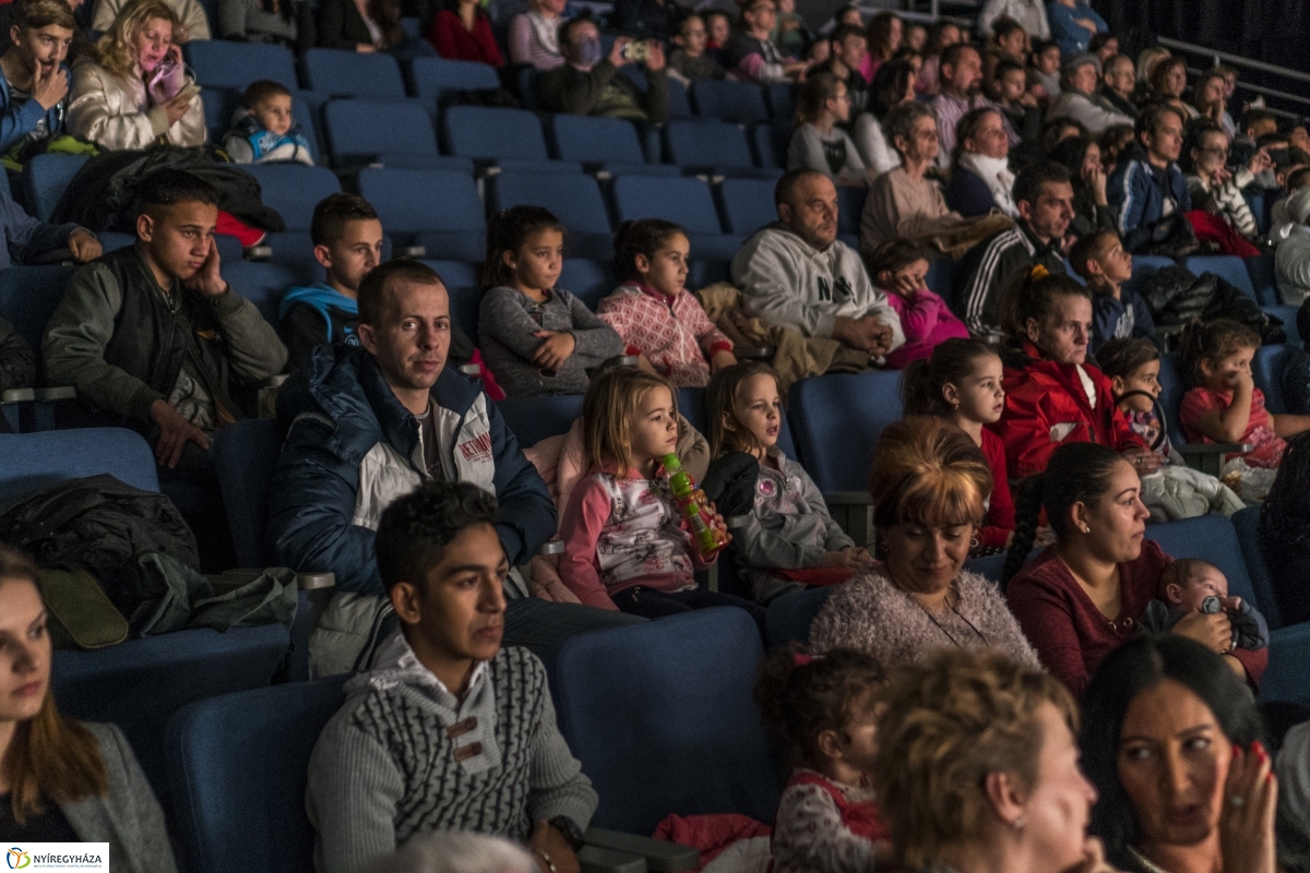Karácsonyi műsor és ajándákosztás a VMKK-ban - fotó Kohut Árpád