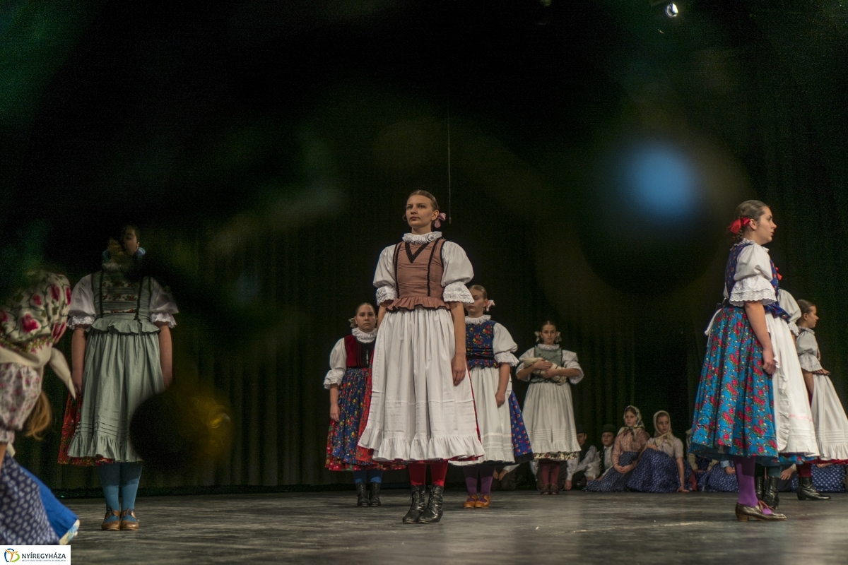 Karácsonyi műsor és ajándákosztás a VMKK-ban - fotó Kohut Árpád