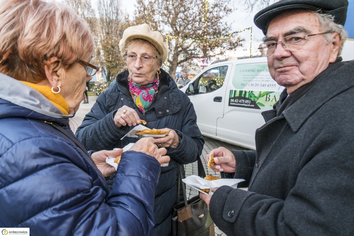 Lapcsánka osztás - fotó Kohut Árpád