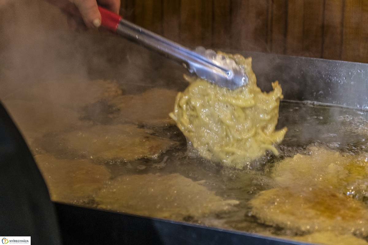 Lapcsánka osztás - fotó Kohut Árpád