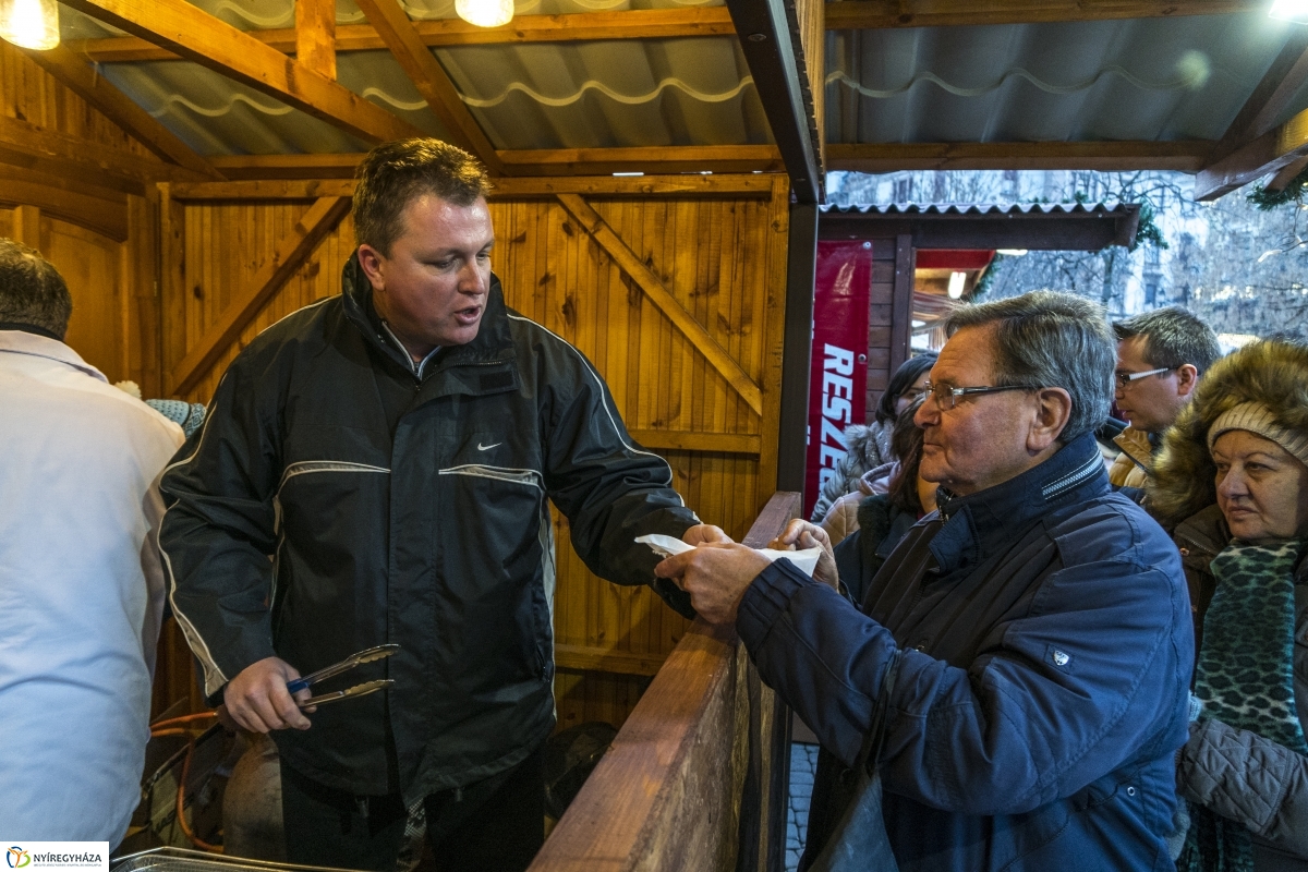 Lapcsánka osztás - fotó Kohut Árpád