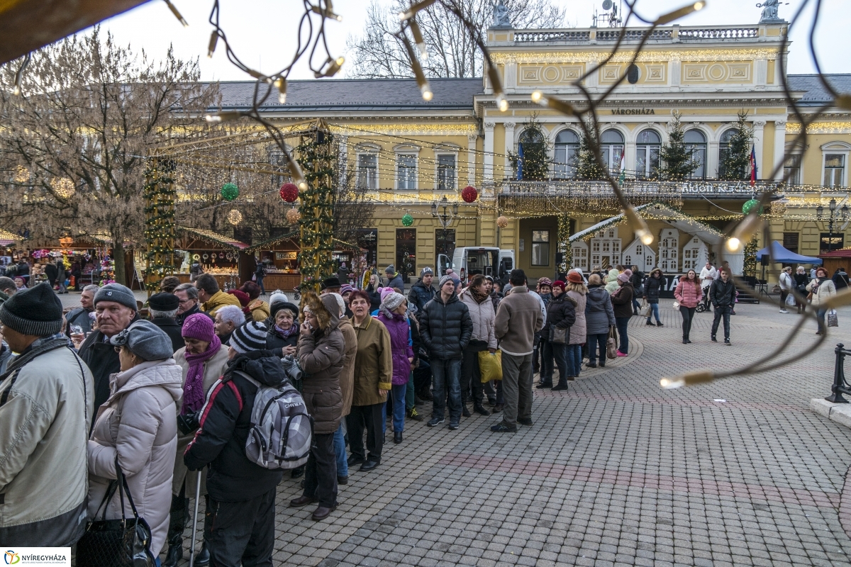 Lapcsánka osztás - fotó Kohut Árpád
