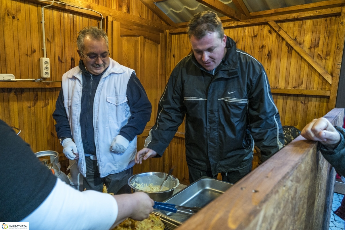 Lapcsánka osztás - fotó Kohut Árpád