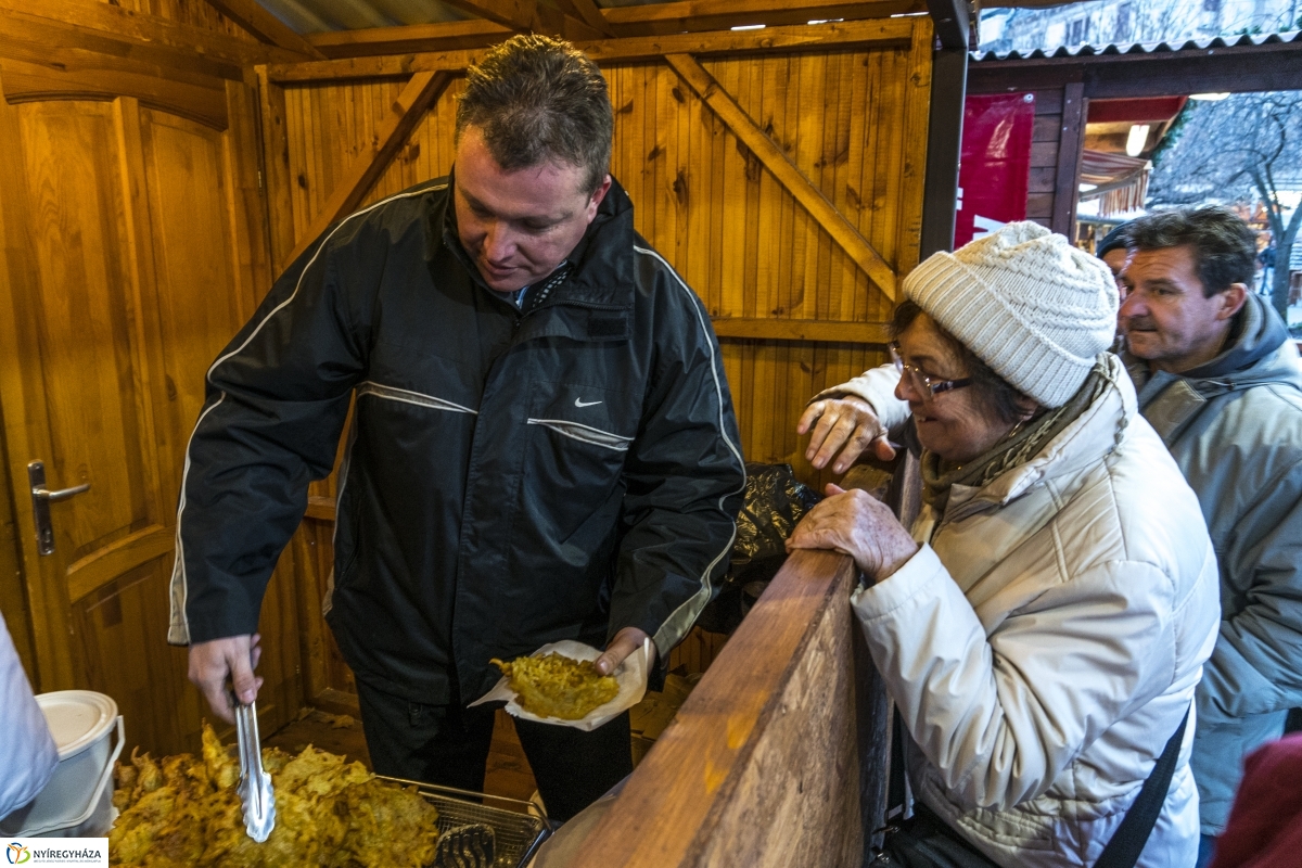 Lapcsánka osztás - fotó Kohut Árpád