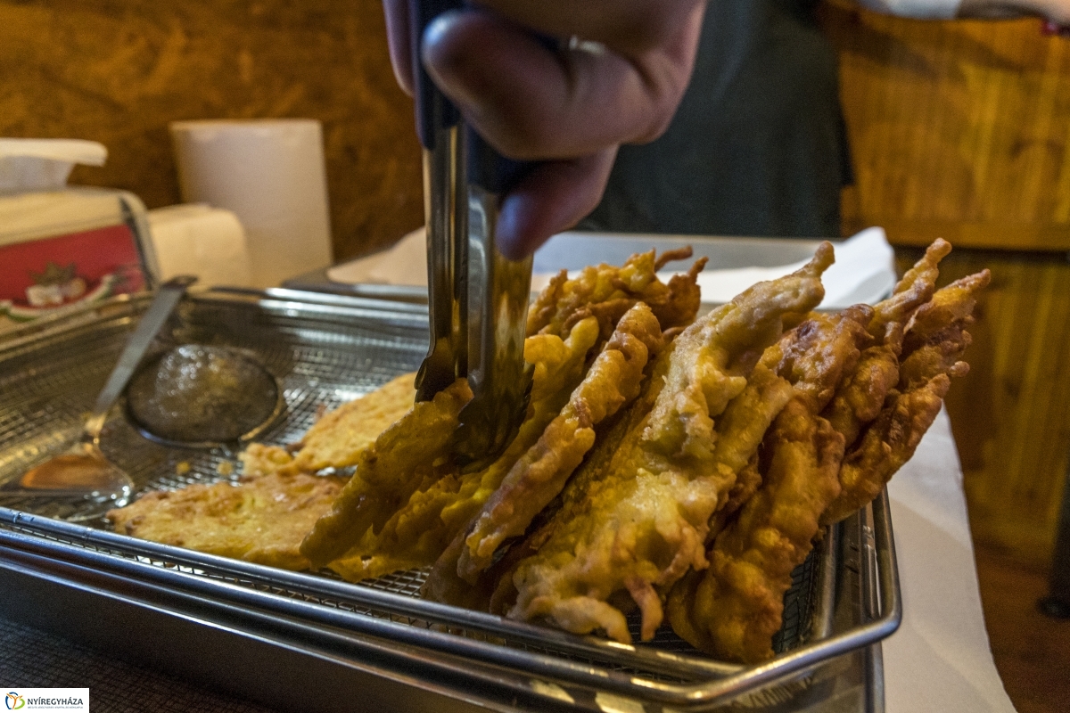 Lapcsánka osztás - fotó Kohut Árpád