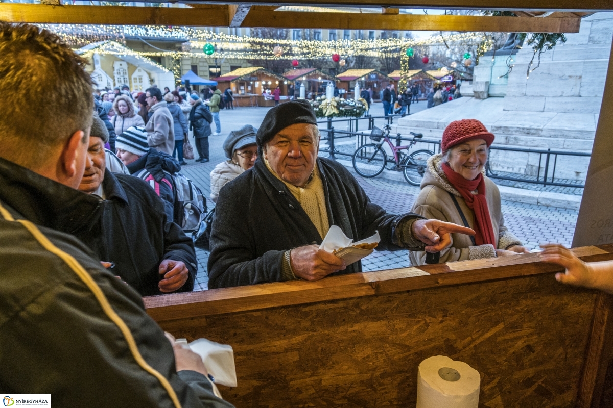 Lapcsánka osztás - fotó Kohut Árpád
